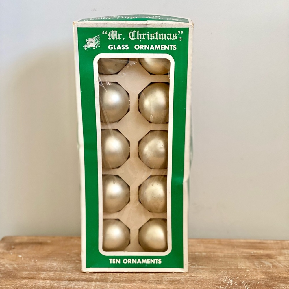 *VINTAGE* Box of 10 Mr. Christmas Ivory Glass Christmas Ornaments